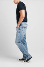 Load image into Gallery viewer, Men&#39;s | Silver Jeans | M77427SOC177 | Machray Classic Fit Straight Leg | Indigo