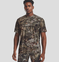 Load image into Gallery viewer, Men&#39;s | Under Armour | 1361310-994 | Iso-Chill Brush Line Short Sleeve | UA Forest All Season Camo / Black